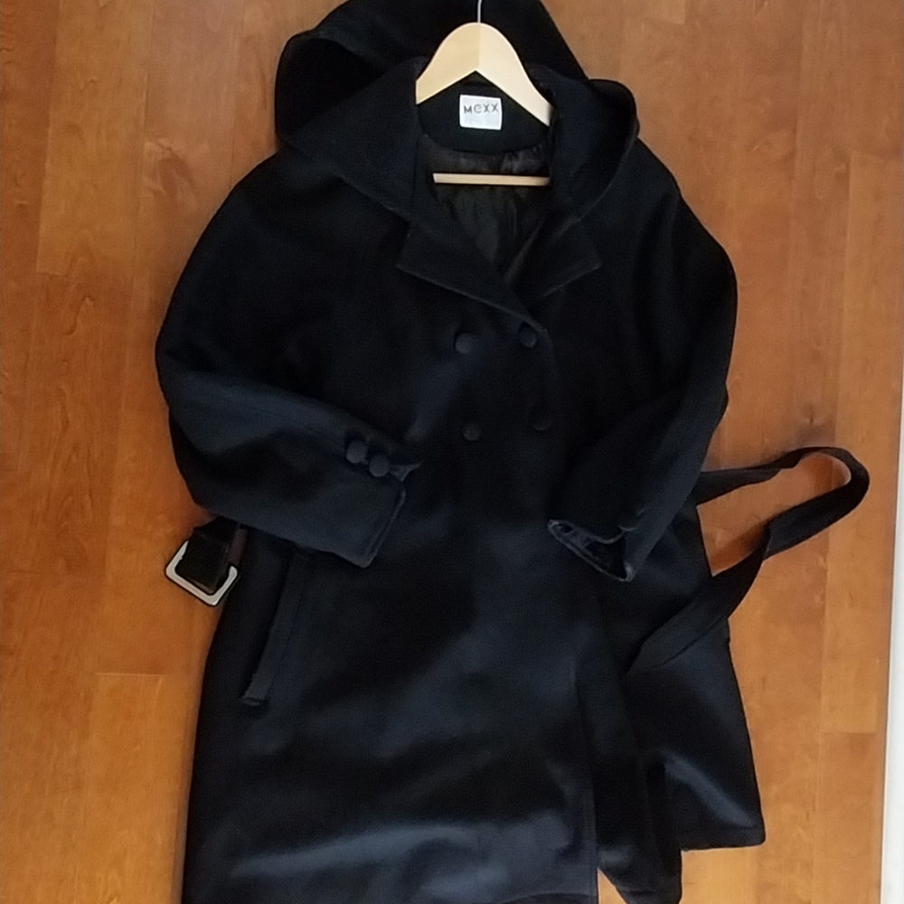 Wool blended winter coat with hood.